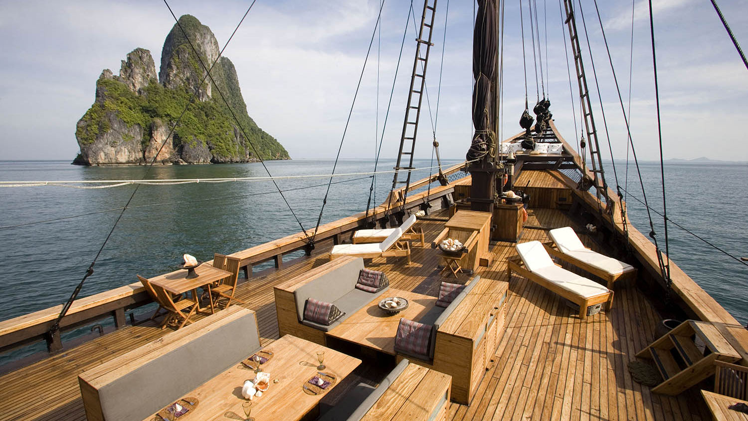 Silolona - Luxury Yacht Charters in Indonesia